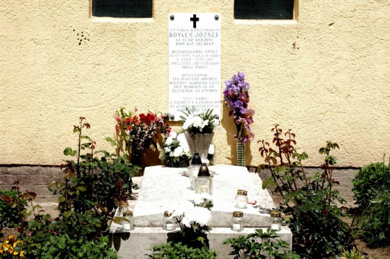 Kovács József lelkész sírja.jpg